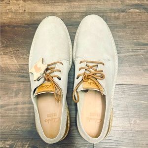 Clarks Suede Mens Beige Derby Oxford Shoe Size 8.5 NWT